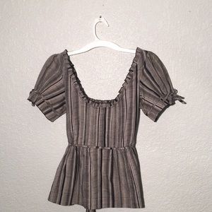 Viola size 6 Top with back tie and sleeve ties